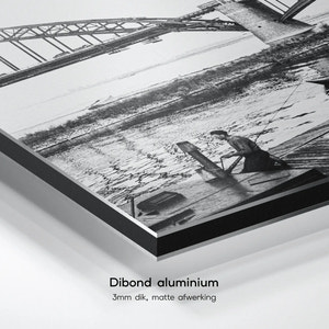 Historische foto poster: Kaaisjouwer bij de Waalbrug, Nijmegen (1945)