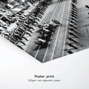 Historische foto poster: Koninklijk bezoek op de Damrak, Amsterdam (1955)