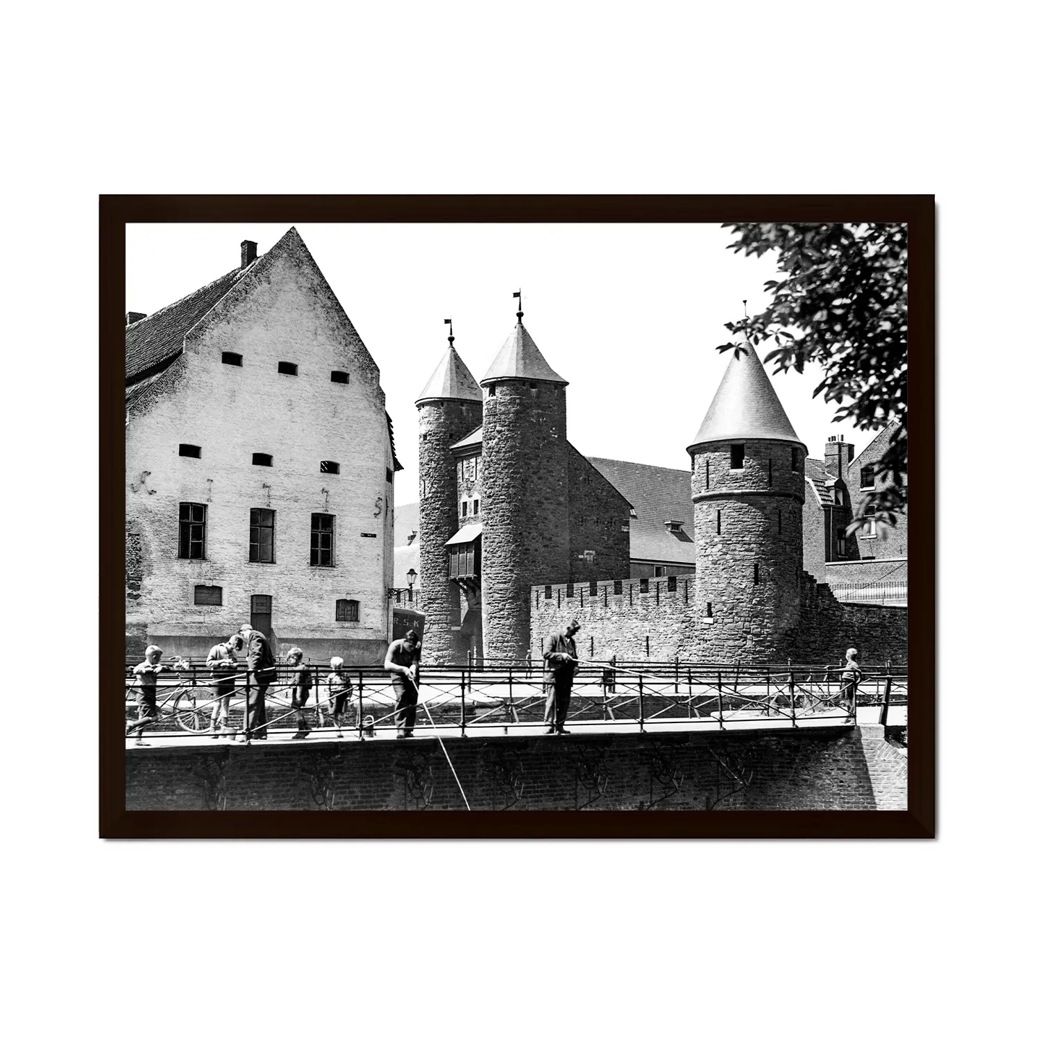 Het Pesthuis en de Helpoort | Maastricht | 1940 — ingelijste poster