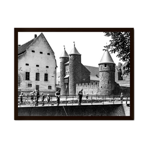 Het Pesthuis en de Helpoort | Maastricht | 1940 — ingelijste poster