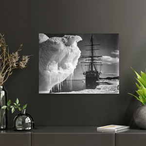 De Terra Nova bij een ijsberg | Antarctica | ca. 1911 — aan de muur
