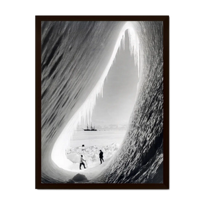 De Terra Nova gezien door een ijsgrot | Antarctica | 1911 — ingelijste poster