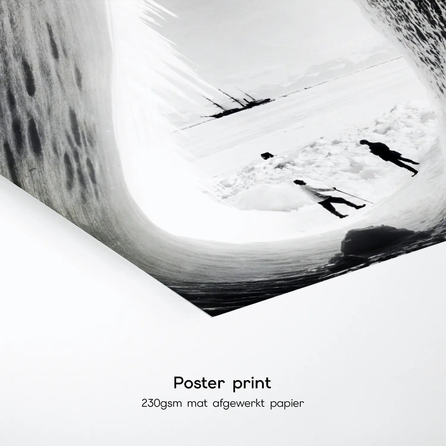 De Terra Nova gezien door een ijsgrot | Antarctica | 1911 — poster print