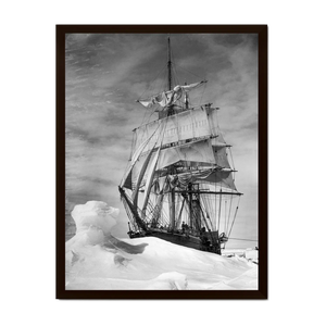 De Terra Nova in het pakijs | Antarctica | ca. 1911 — ingelijste poster