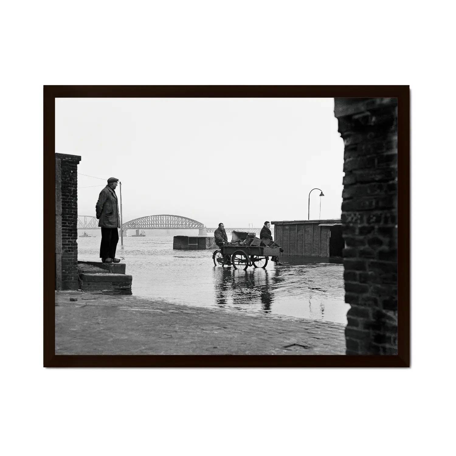 Historische foto poster: Een overstroomde Waal, Nijmegen (1952)