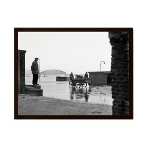 Historische foto poster: Een overstroomde Waal, Nijmegen (1952)