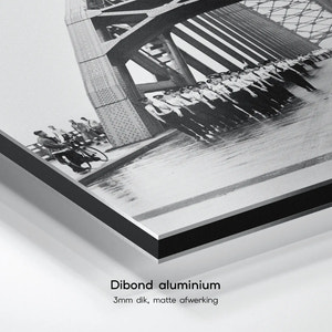 Wandelaars op de Waalbrug | Nijmegen | 1951 — dibond aluminium print